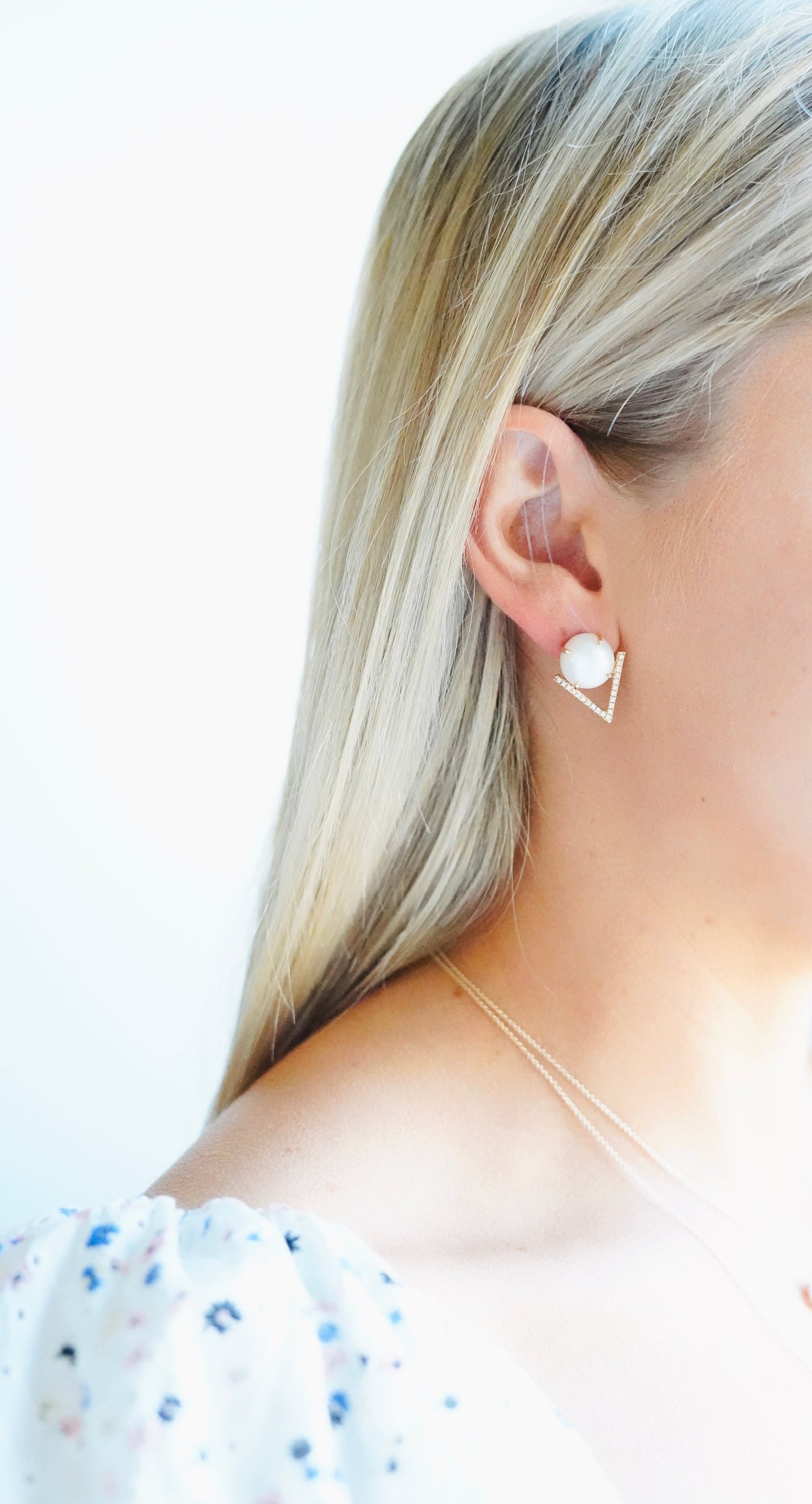 The Pearl V Stud